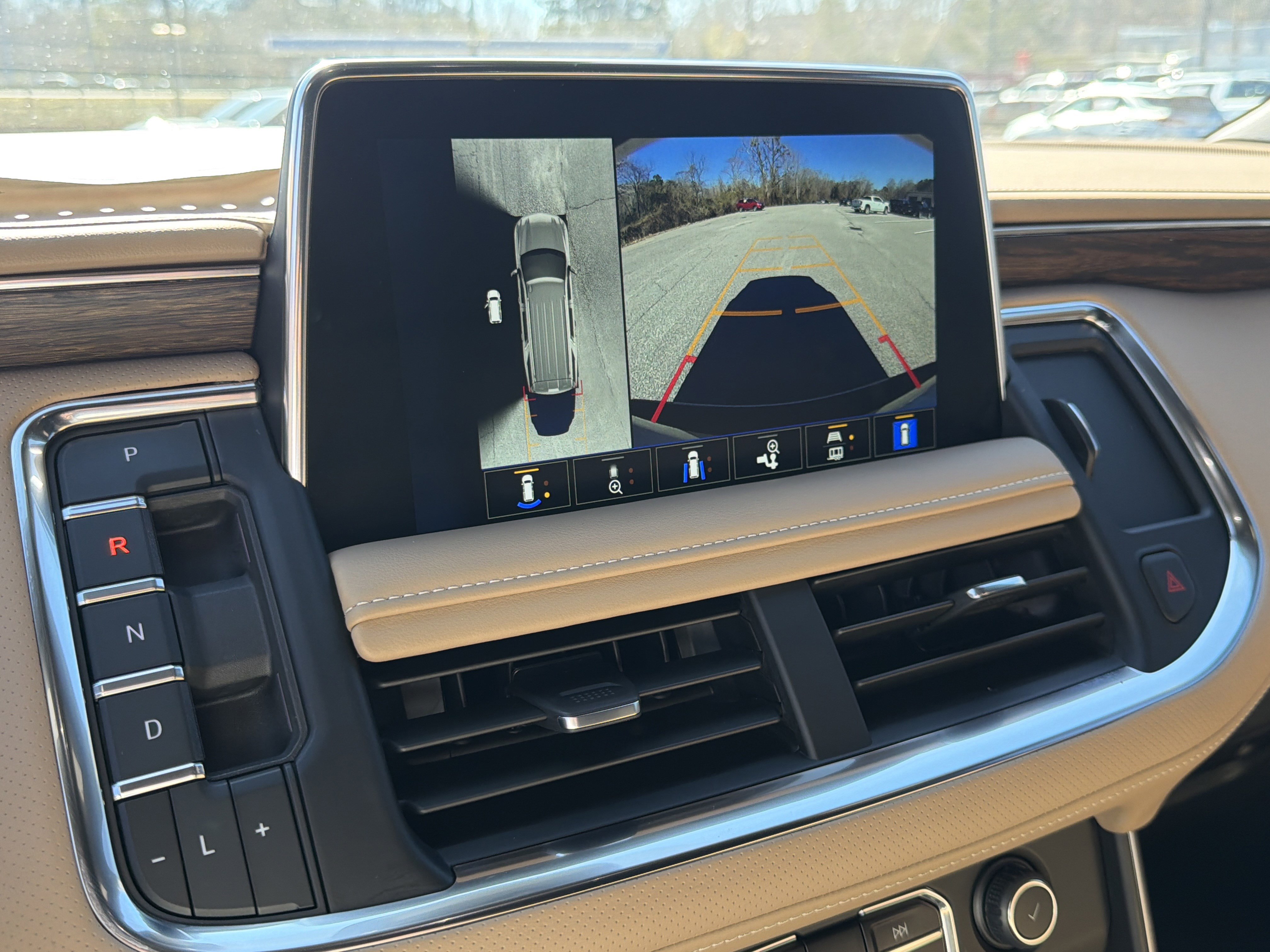 Used 2024 Chevrolet Tahoe Premier w/ Premium Package 2 image 31