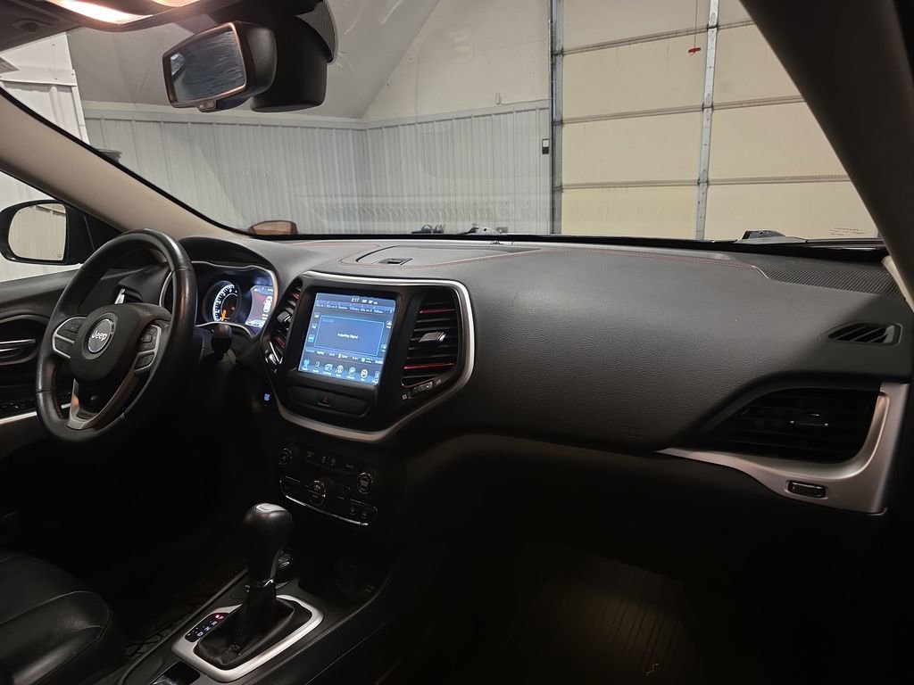 Used 2017 Jeep Cherokee Trailhawk image 33