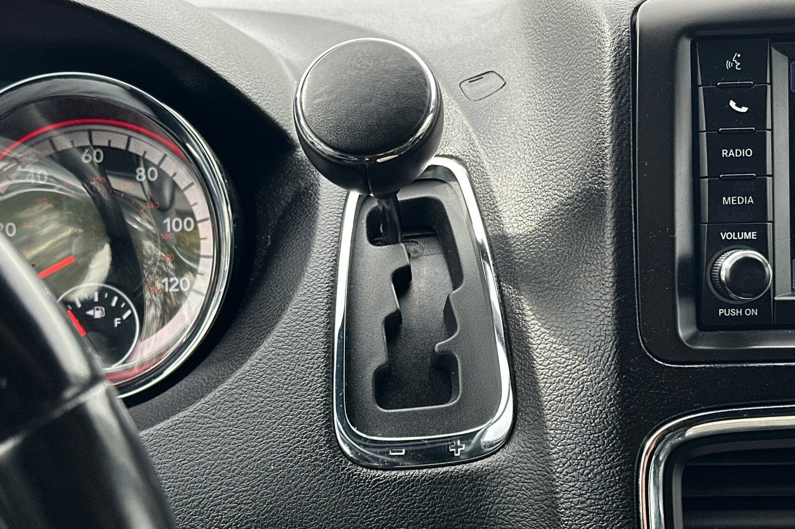 Used 2019 Dodge Grand Caravan SXT FWD image 21