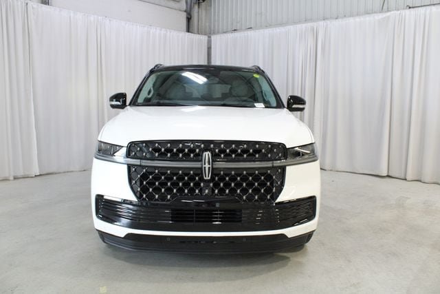 New 2027 Lincoln Navigator L Black Label w/ Black Label Special Edition AWD/4WD image 38