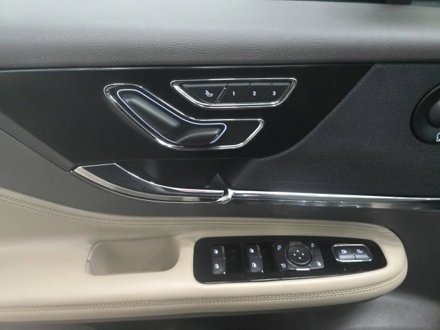 Used 2021 Lincoln Corsair Reserve w/ Equipment Group 201A image 19