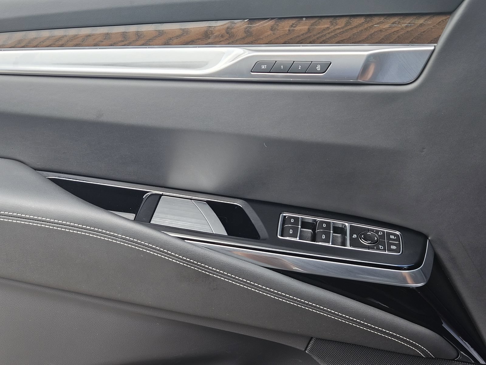 Certified 2025 Cadillac Escalade Sport Platinum w/ LPO, Floor Liner Package AWD/4WD image 27