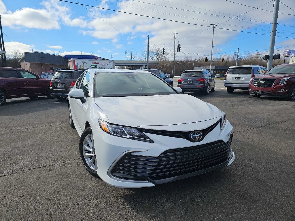 Used 2021 Toyota Camry LE FWD image 3