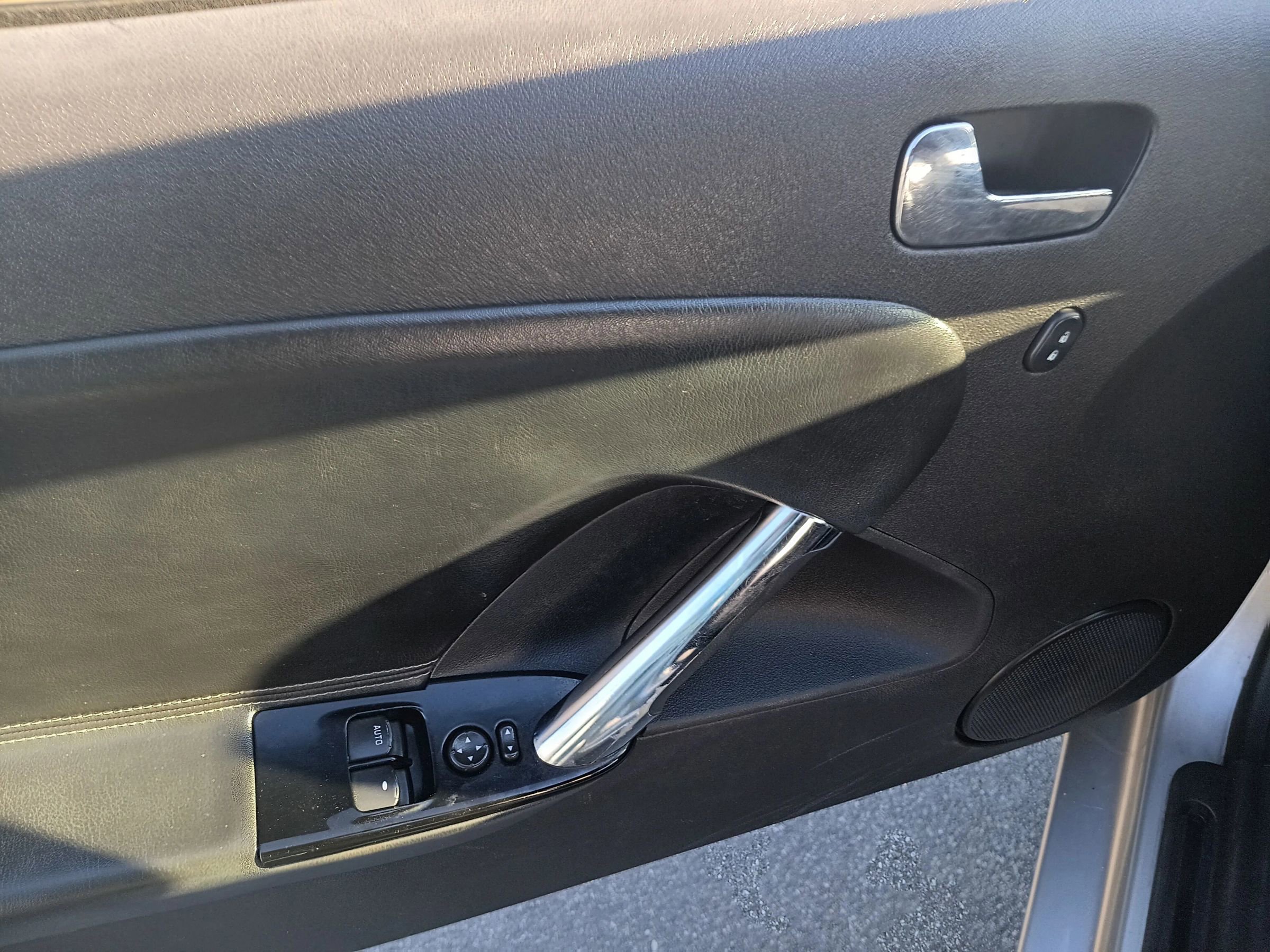 Used 2009 Saturn Sky w/ Premium Trim Package image 27