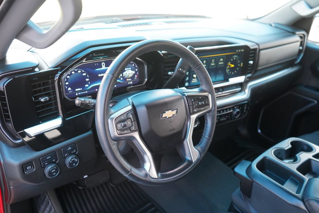 Used 2023 Chevrolet Silverado 1500 LT AWD/4WD image 18