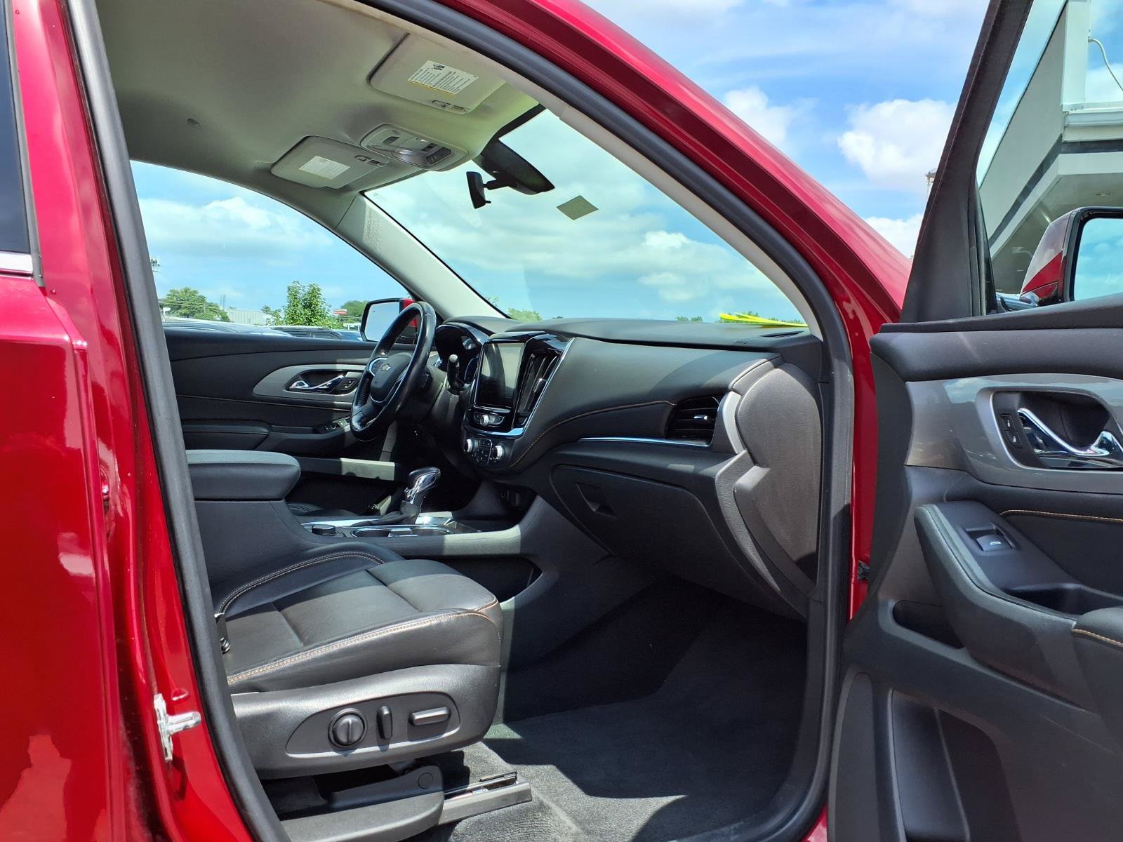 Used 2021 Chevrolet Traverse LT FWD image 28