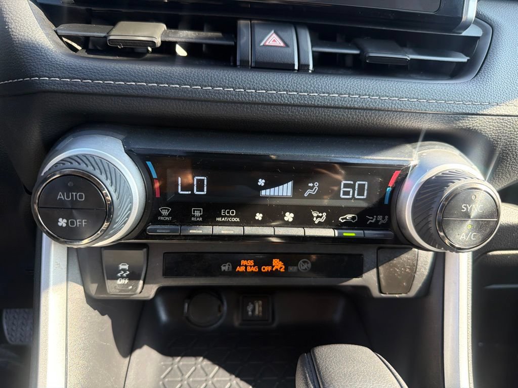 Used 2025 Toyota RAV4 LE AWD/4WD image 20