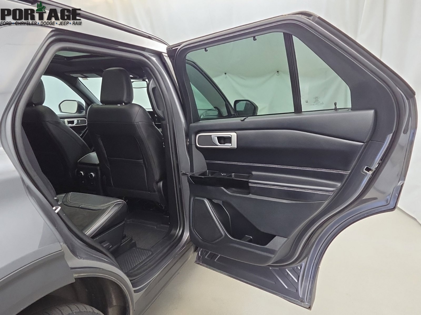 Used 2023 Ford Explorer ST AWD/4WD image 39