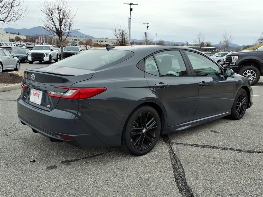 Used 2025 Toyota Camry SE image 4