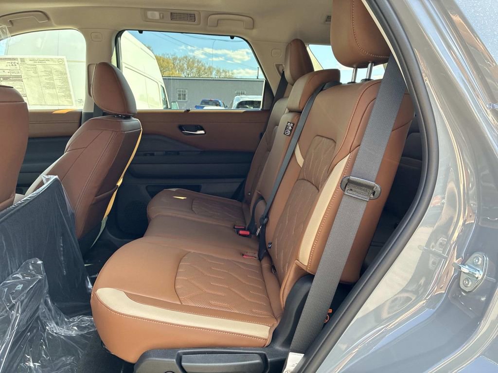 New 2026 Nissan Pathfinder Platinum AWD/4WD image 7