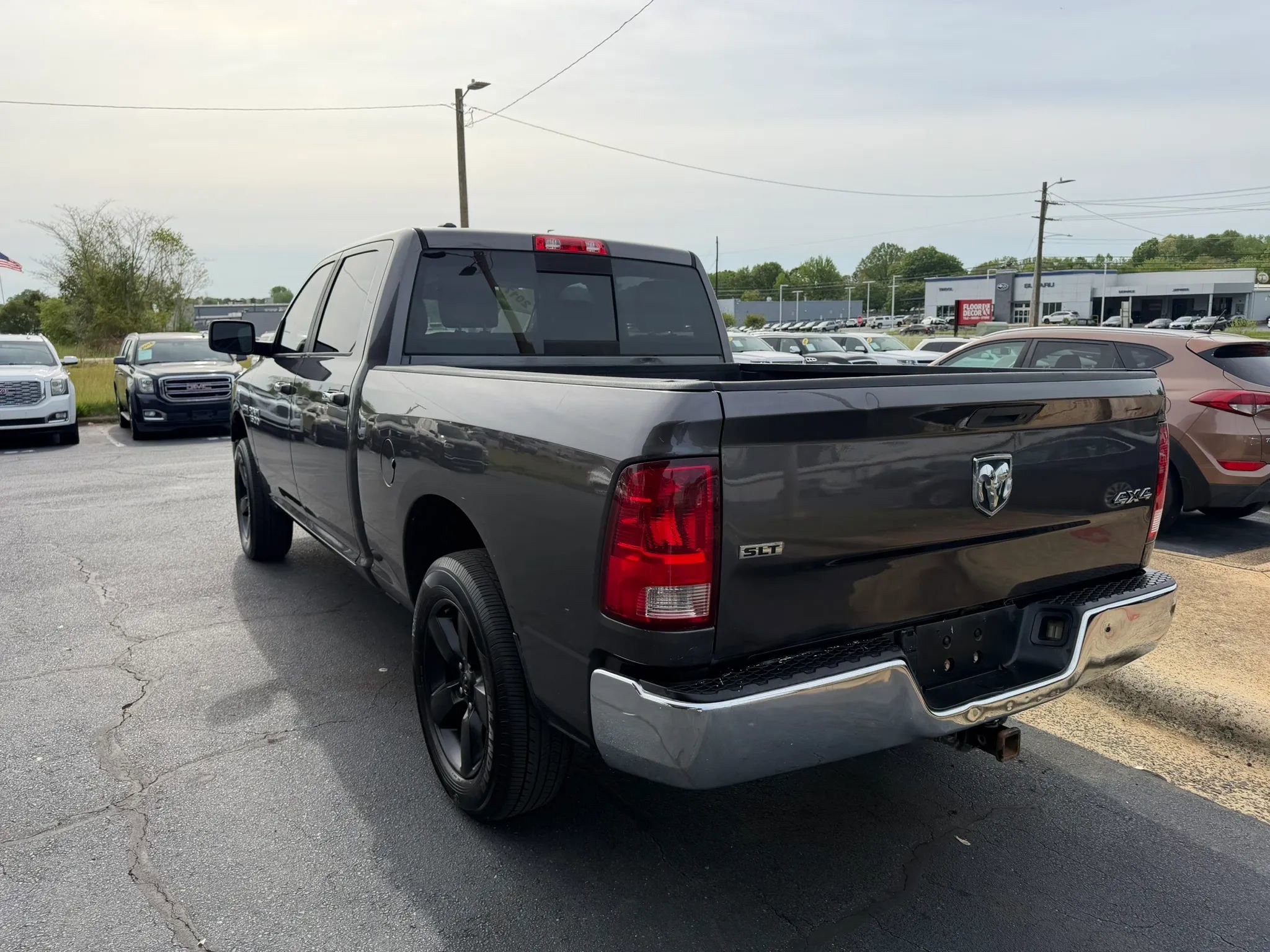 Used 2017 RAM 1500 Classic SLT image 3