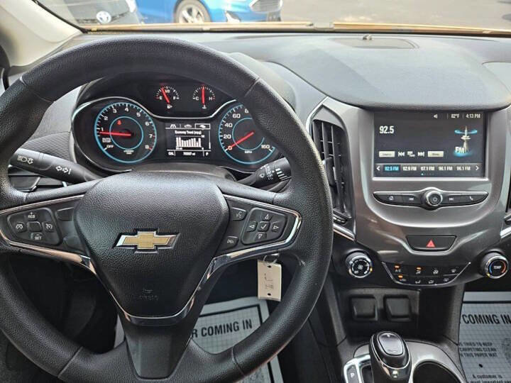 Used 2017 Chevrolet Cruze LT image 14