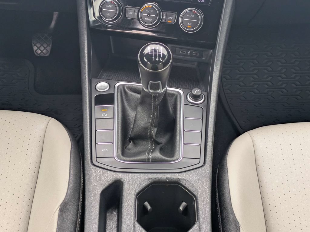Used 2020 Volkswagen Jetta R-Line FWD image 18