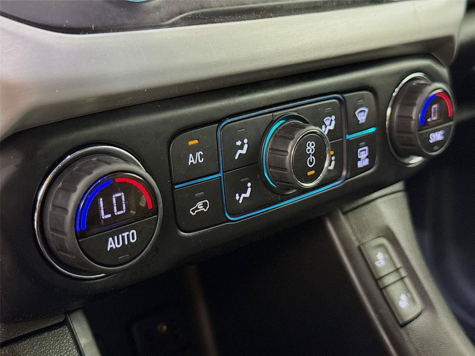 Used 2019 GMC Acadia SLT w/ Black Edition AWD/4WD image 16