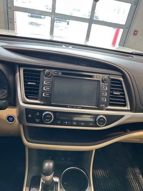 Used 2019 Toyota Highlander XLE image 12