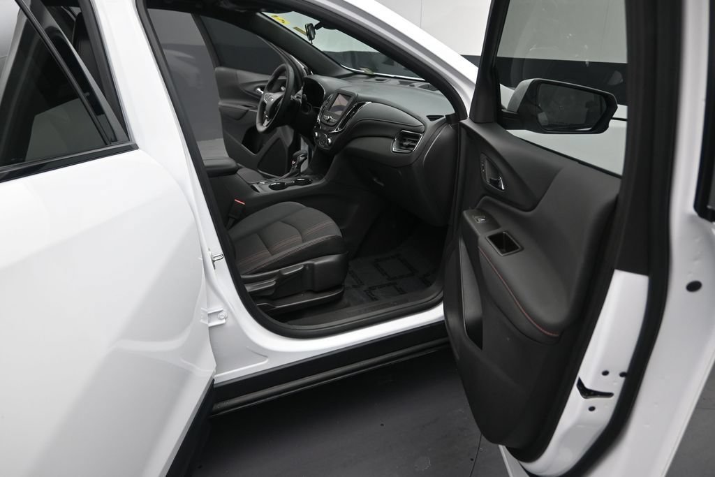 Used 2023 Chevrolet Equinox RS FWD image 15