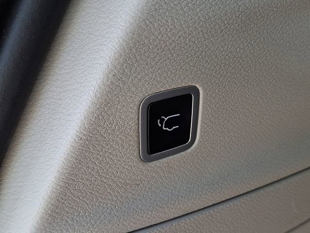 Used 2024 Chrysler Pacifica Limited image 23