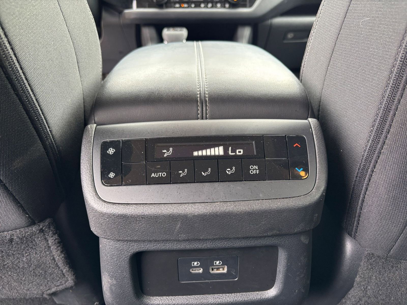 Used 2025 Nissan Pathfinder SV image 24