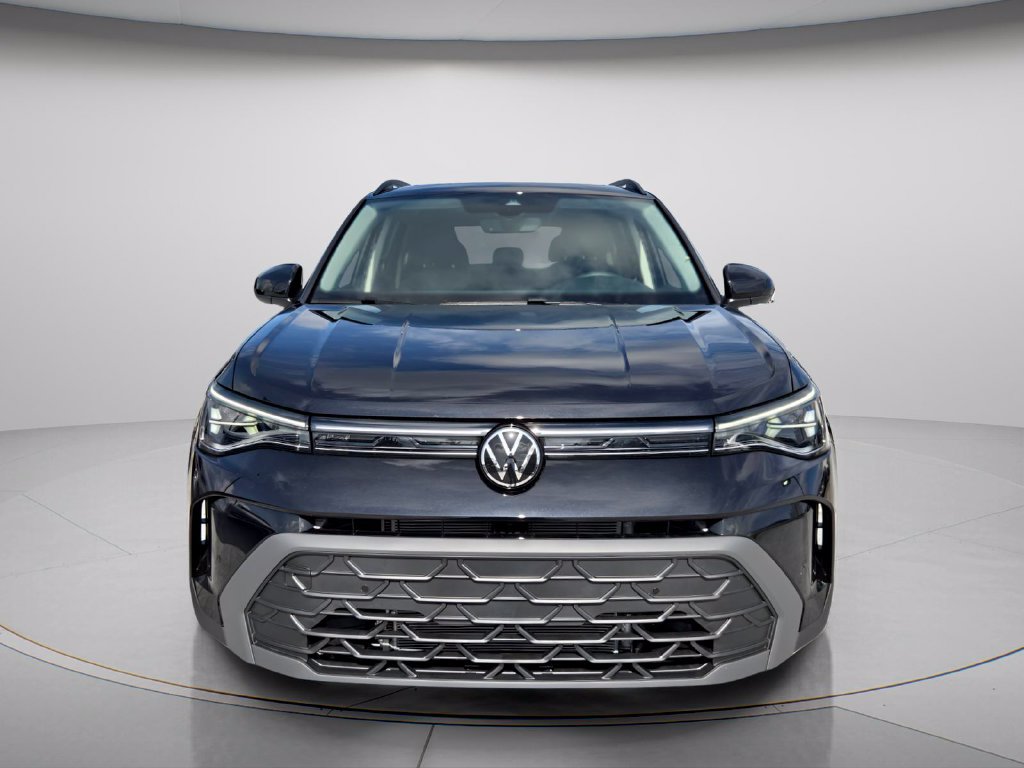 New 2026 Volkswagen Taos SE FWD image 3
