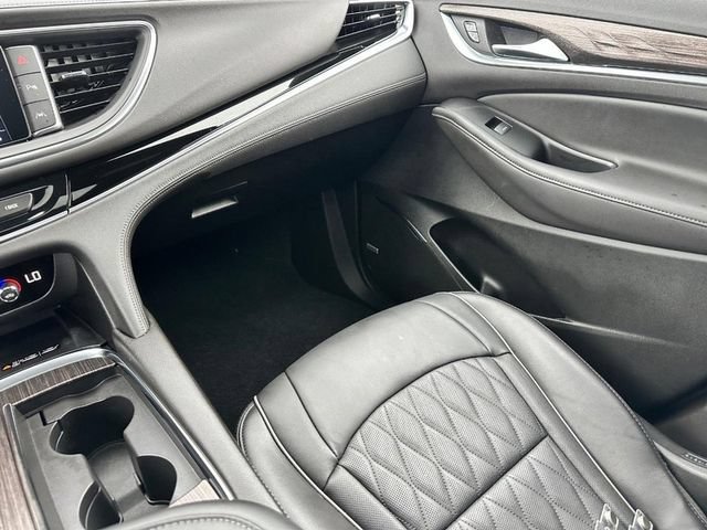 Used 2024 Buick Enclave Avenir w/ Avenir Technology Package AWD/4WD image 17