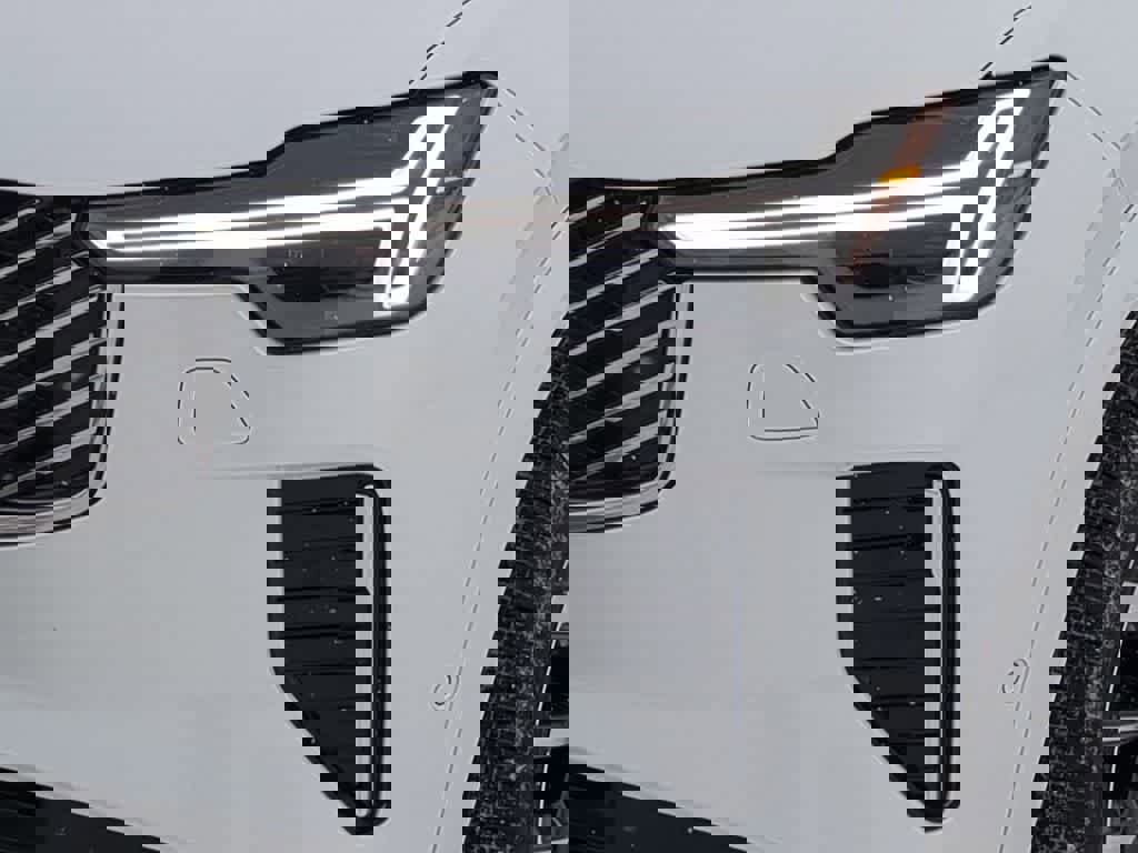 New 2025 Volvo XC90 B5 Plus w/ Protection Package Premier image 10