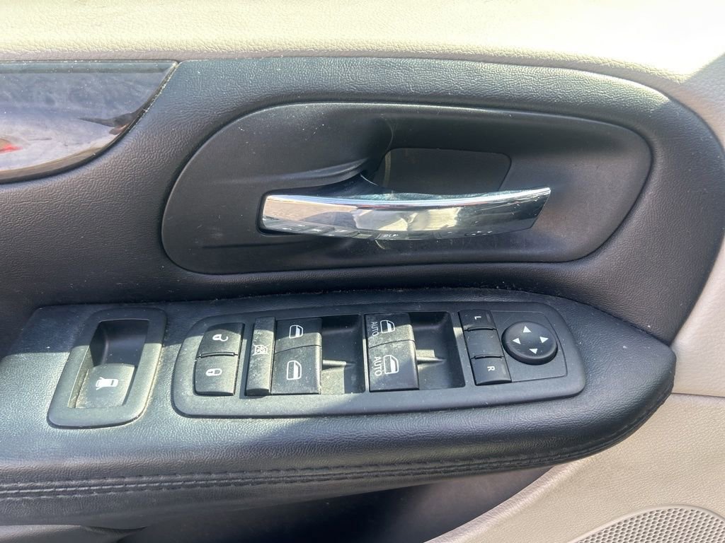 Used 2020 Dodge Grand Caravan SE w/ UConnect Hands-Free Group image 10