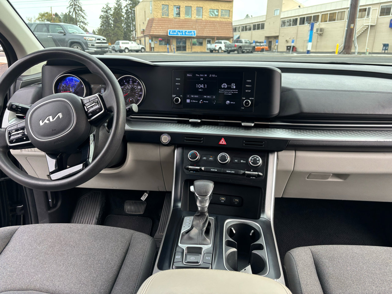 Used 2022 Kia Carnival LX image 12