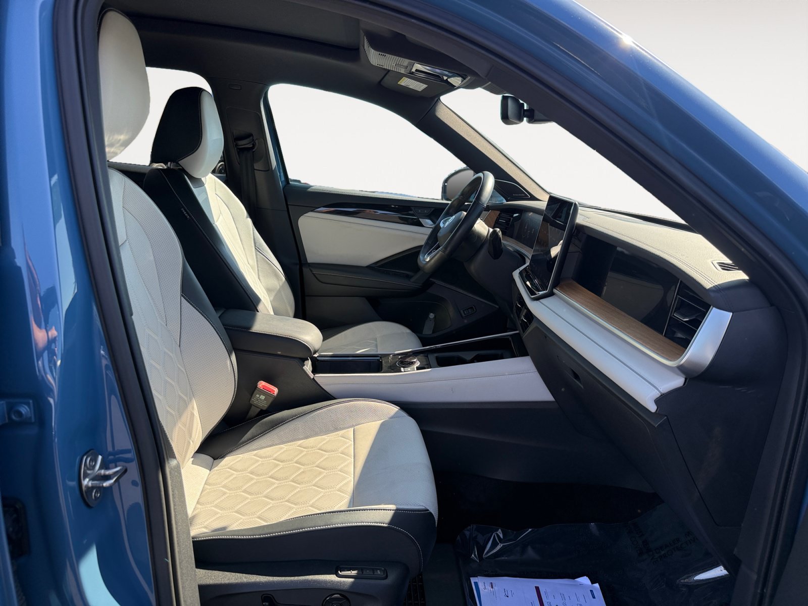 Certified 2025 Volkswagen Tiguan SEL R-Line AWD/4WD image 19