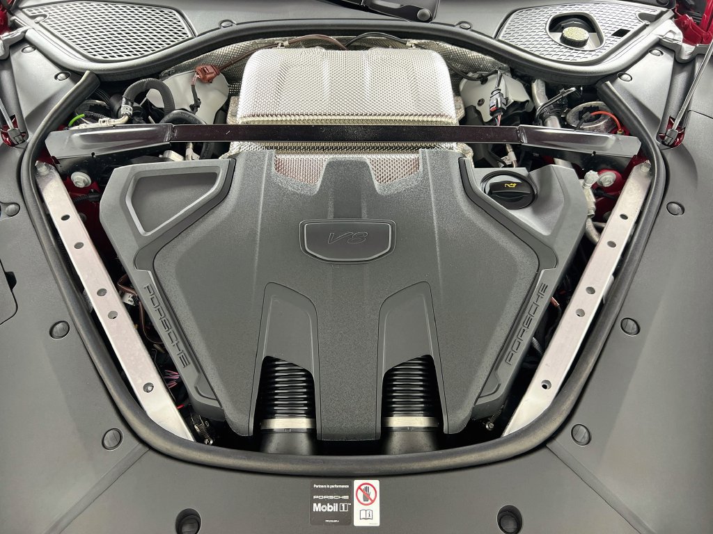 Certified 2026 Porsche Panamera GTS AWD/4WD image 32