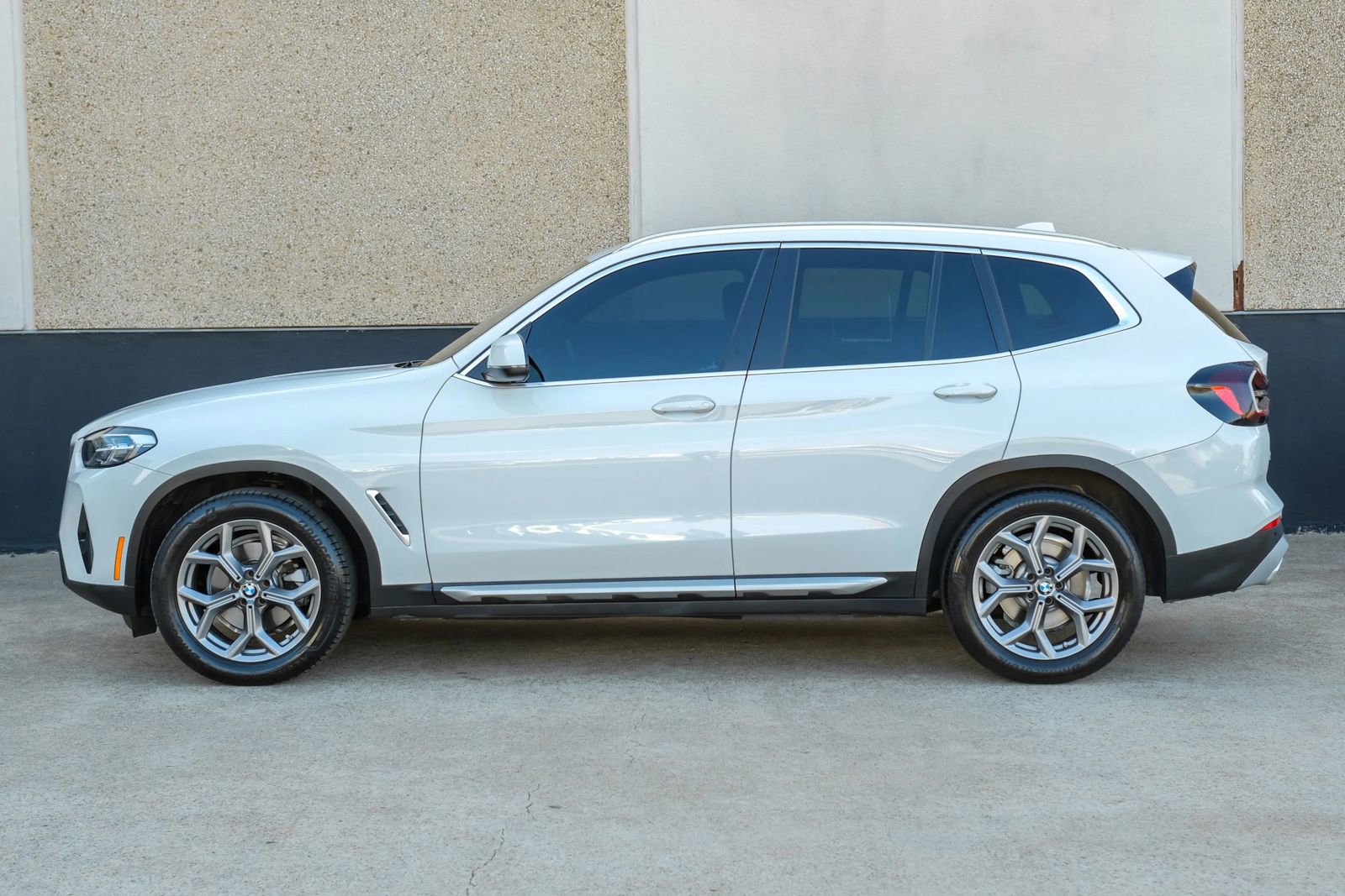 Used 2023 BMW X3 xDrive30i w/ Premium Package w/ZPA AWD/4WD image 10