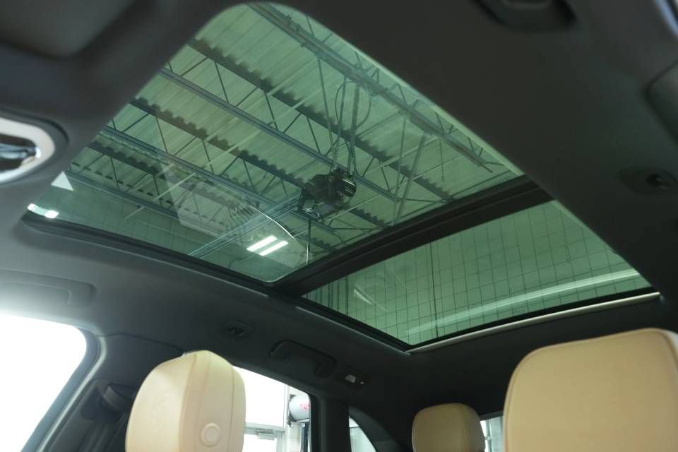 Certified 2026 Porsche Macan AWD/4WD image 37