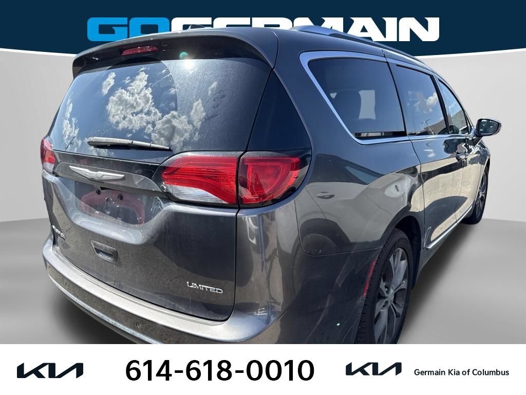 Used 2017 Chrysler Pacifica Limited w/ UConnect Theater Package FWD image 4
