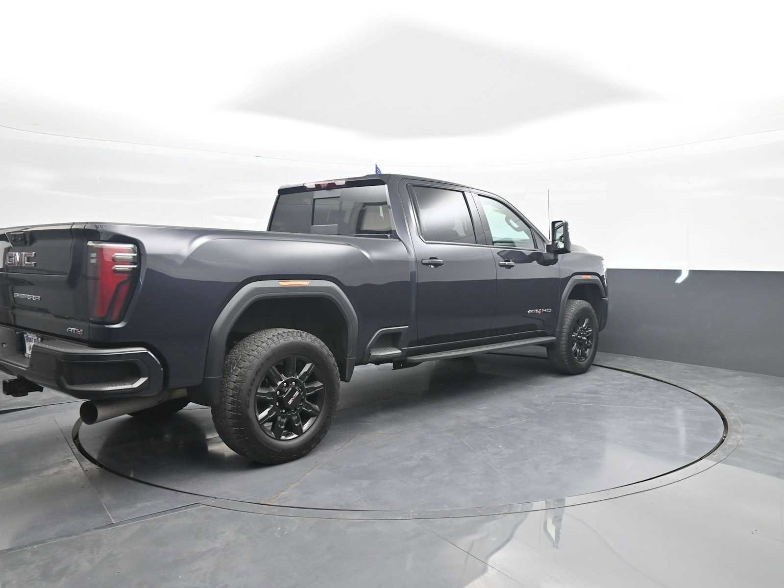 Used 2024 GMC Sierra 2500 AT4 w/ AT4 Premium Plus Package AWD/4WD image 8