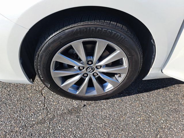 Used 2015 Toyota Camry XLE image 32