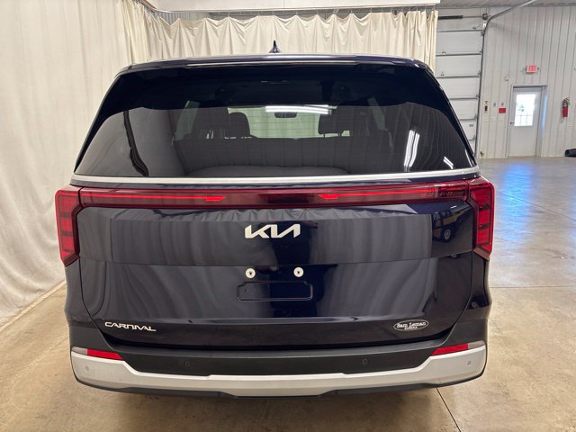 Used 2026 Kia Carnival FWD image 4