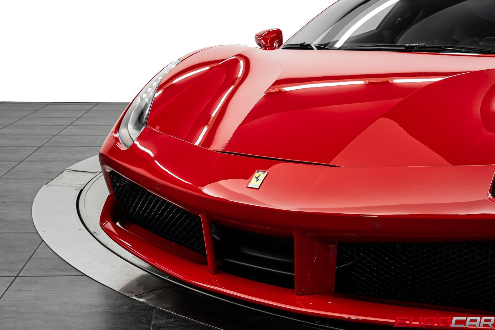Used 2017 Ferrari 488 GTB RWD image 12