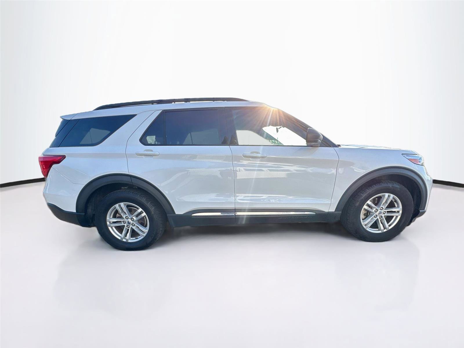 Used 2021 Ford Explorer XLT RWD image 4