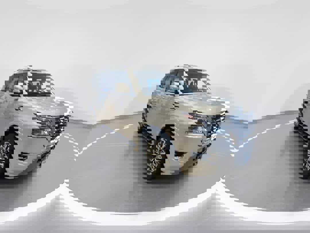 Used 2022 Nissan Armada SL w/ Captain's Chairs Package image 2