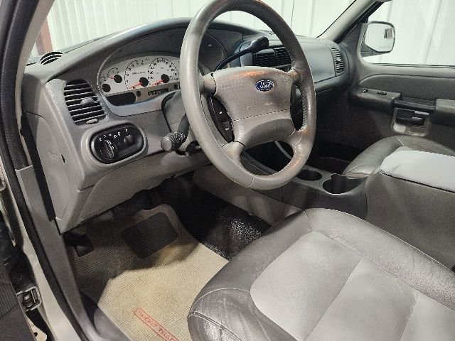 Used 2004 Ford Explorer Sport Trac 4x4 image 22