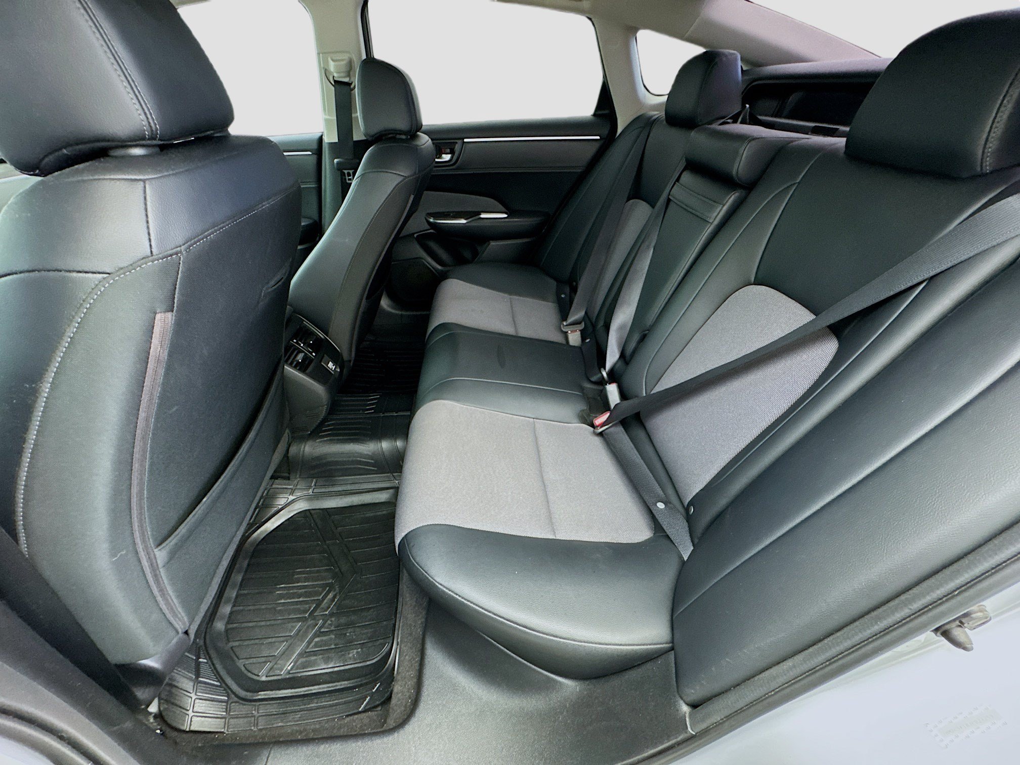 Used 2018 Honda Clarity Plug-In Hybrid image 14