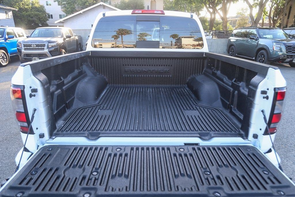 Used 2025 Nissan Frontier SV RWD image 25