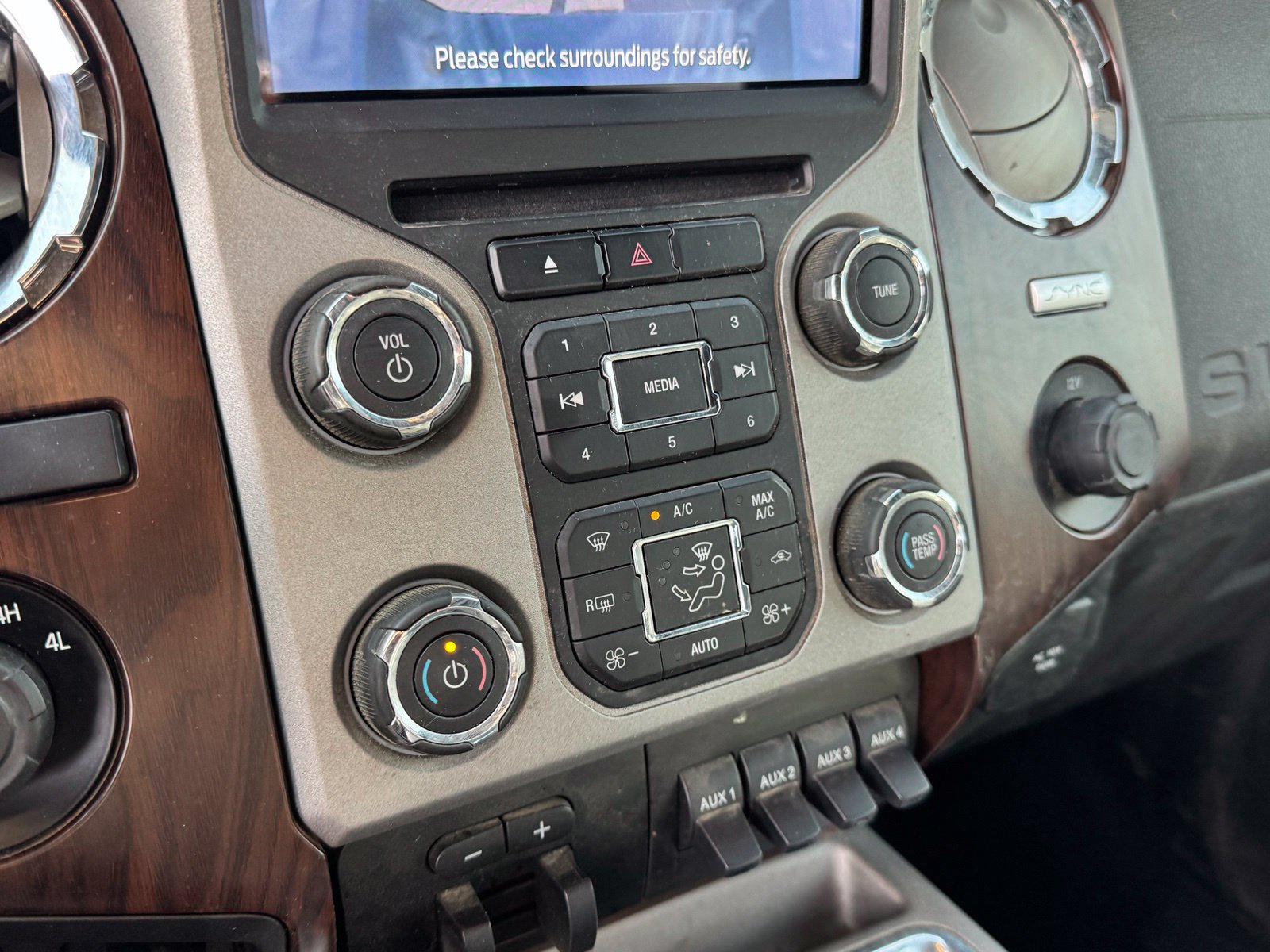 Used 2016 Ford F350 Lariat w/ Lariat Ultimate Package AWD/4WD image 20