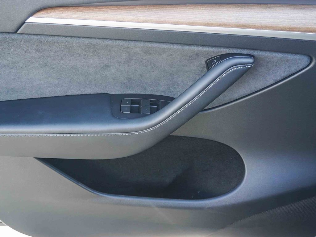 Used 2024 Tesla Model Y Long Range image 18