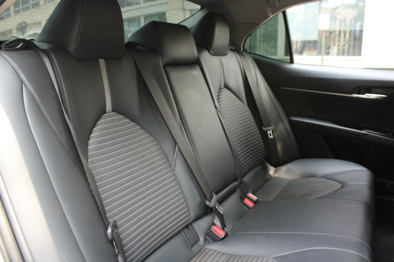 Used 2019 Toyota Camry SE FWD image 18