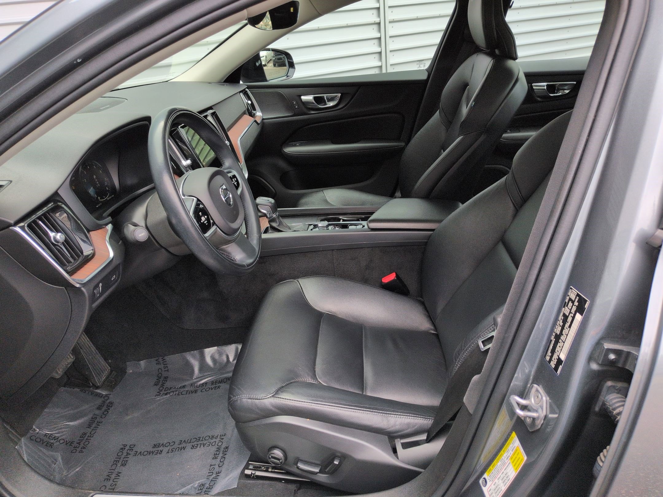 Used 2021 Volvo S60 T5 Momentum w/ Advanced Package image 15