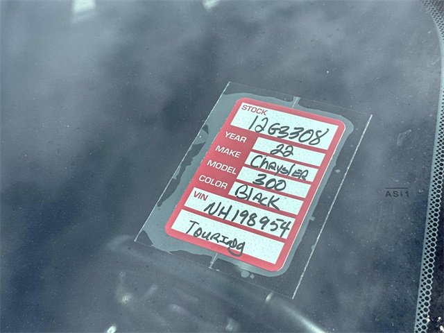 Used 2022 Chrysler 300 Touring w/ Sport Appearance Package image 6