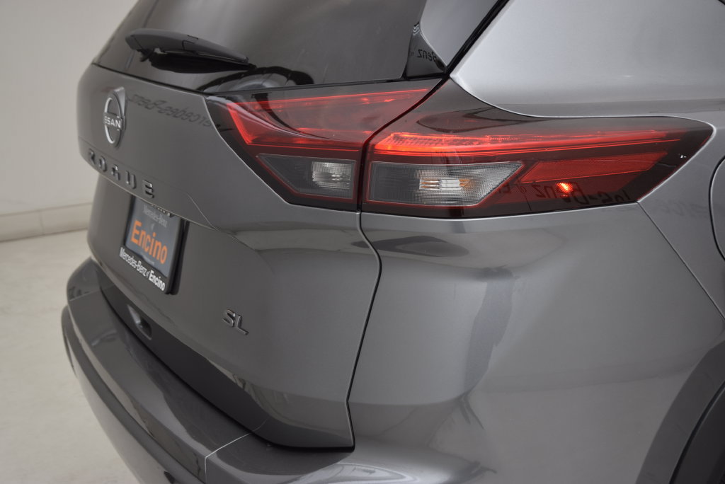 Used 2026 Nissan Rogue SL FWD image 14