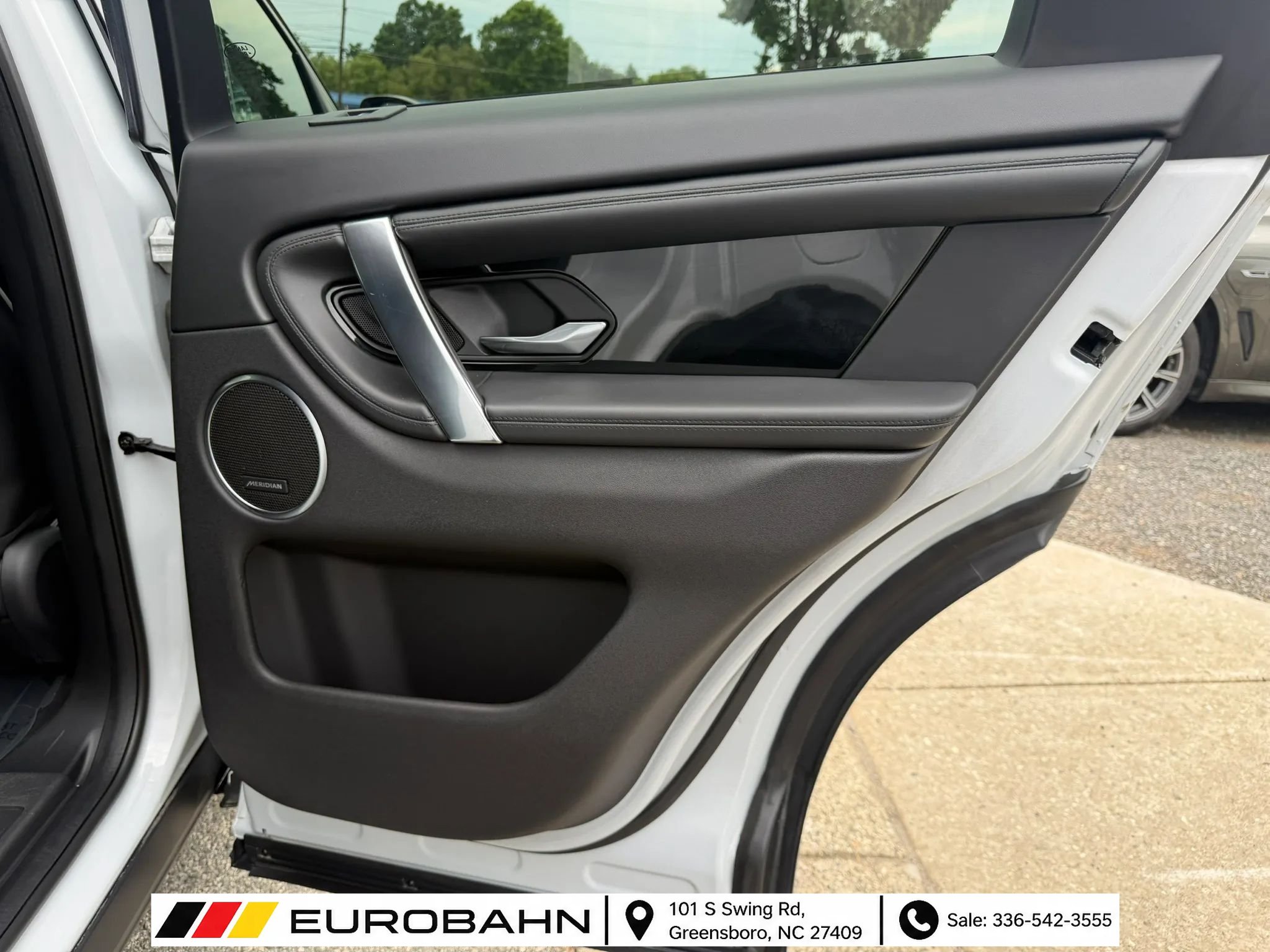 Used 2020 Land Rover Discovery Sport SE AWD/4WD image 18