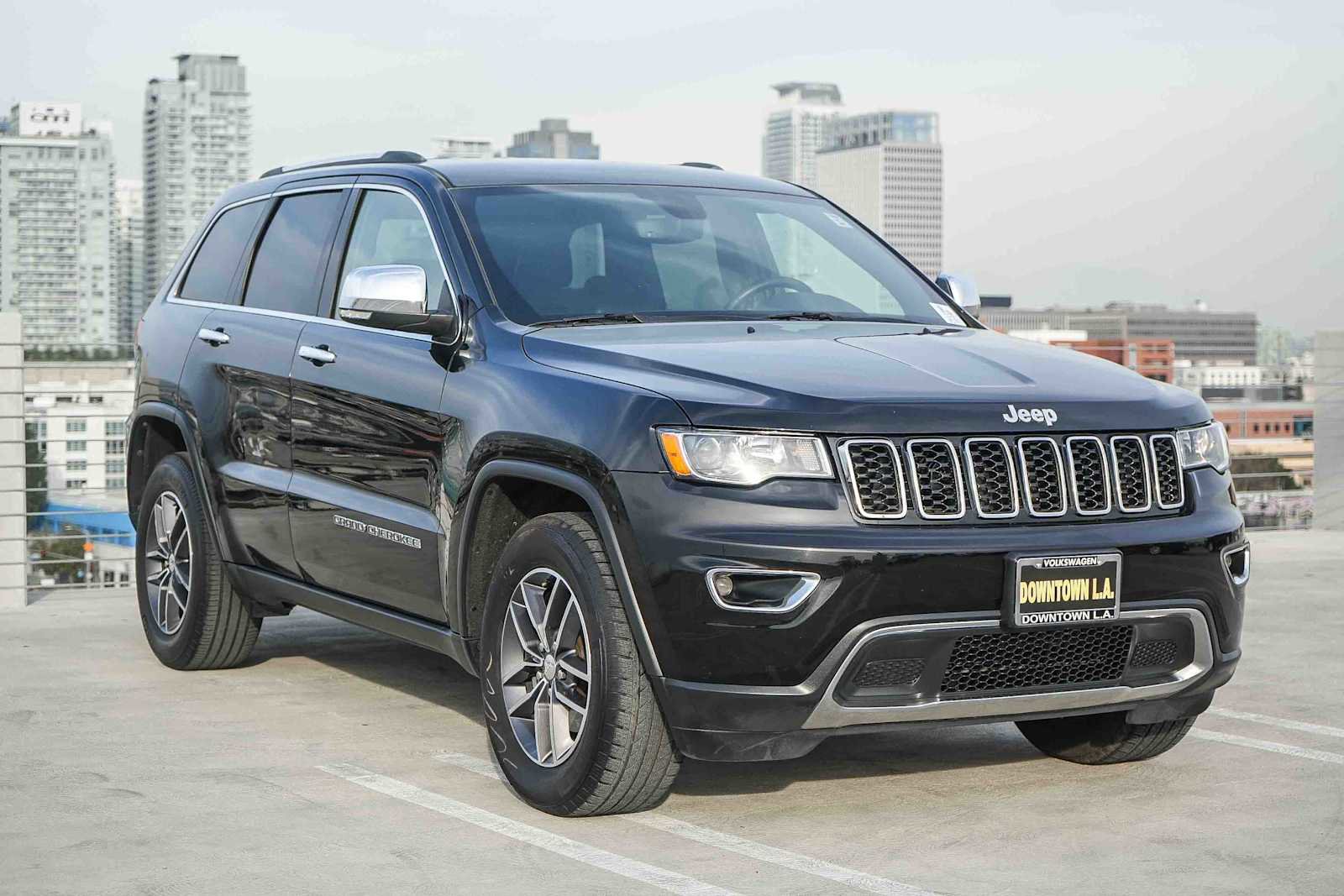 Used 2018 Jeep Grand Cherokee Limited image 3