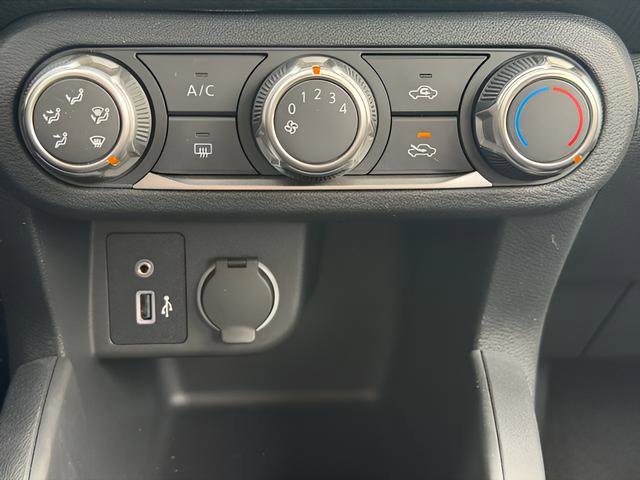 Certified 2025 Nissan Kicks Play S image 12